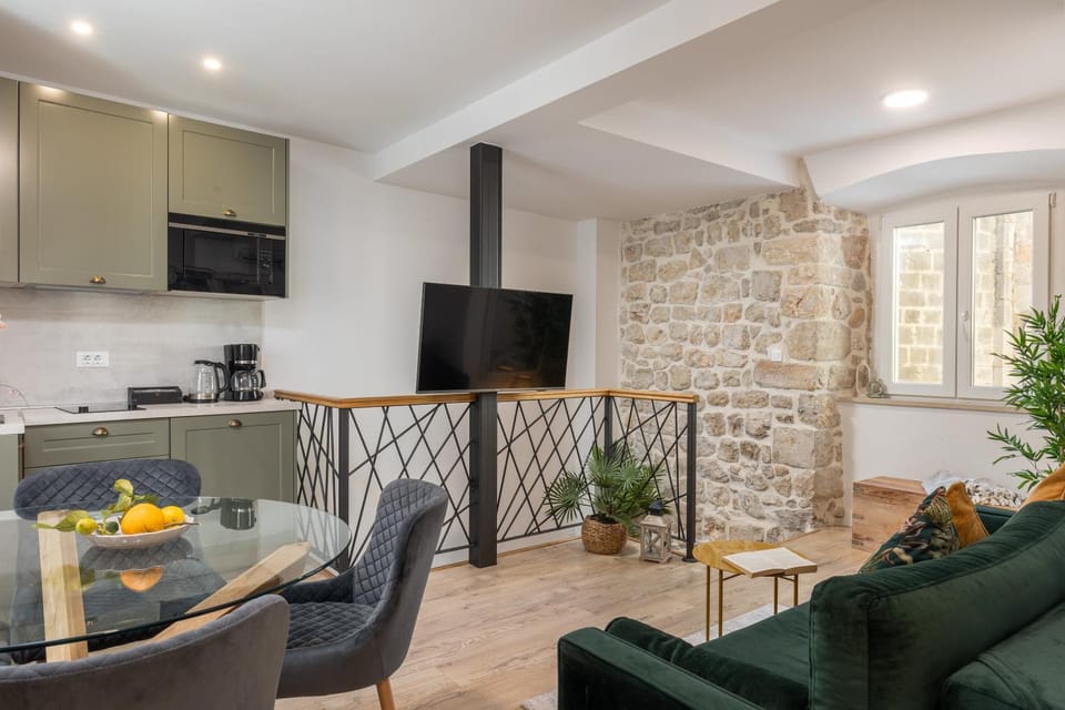 TV and multimedia, Kitchen or kitchenette, Living room, Seating area, Dining area, minibar