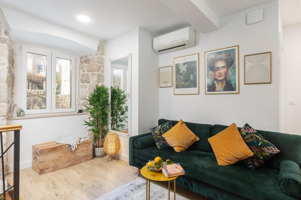 Living room, air conditioner