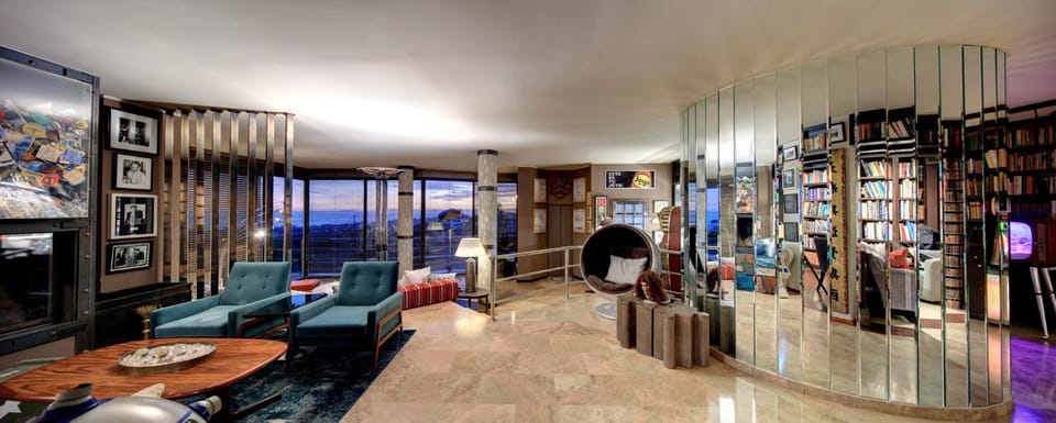 Property building, Communal lounge/ TV room, Library, Living room, Lounge or bar, Seating area
