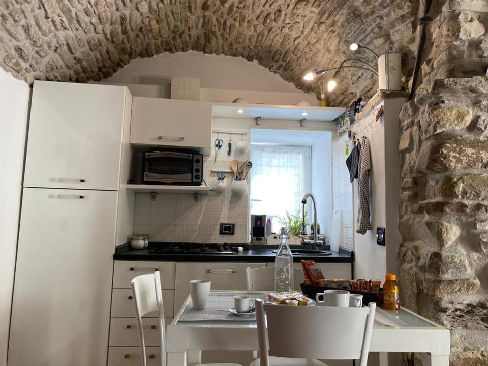 Kitchen or kitchenette, Living room, Dining area, stove