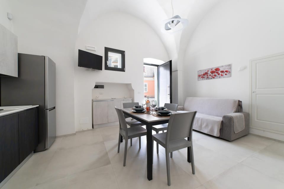 TV and multimedia, Living room, Seating area, Dining area, internet