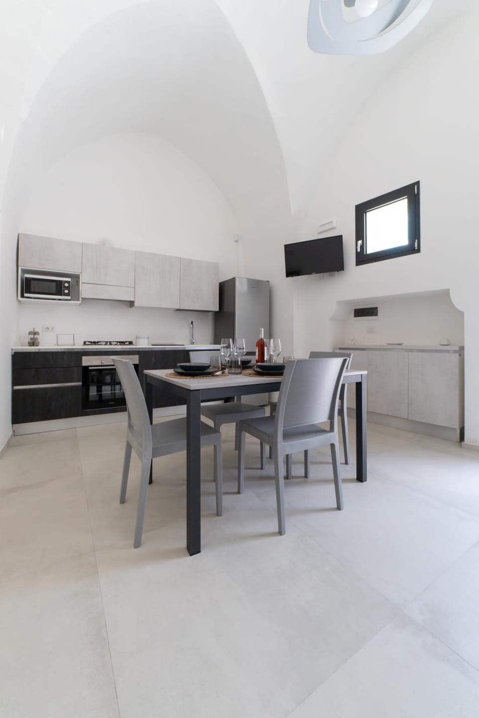 TV and multimedia, Kitchen or kitchenette, Living room, Dining area, oven, stove