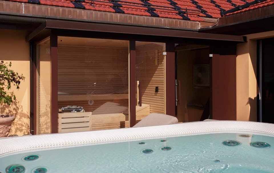 Hot Tub, Sauna, Spa and wellness centre/facilities