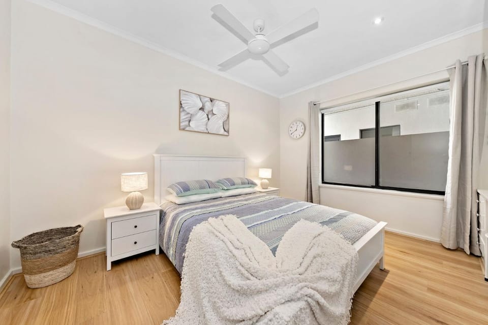 Belle Escapes - Seascape on Seaview - 3 Bedroom Apartment in Adelaide