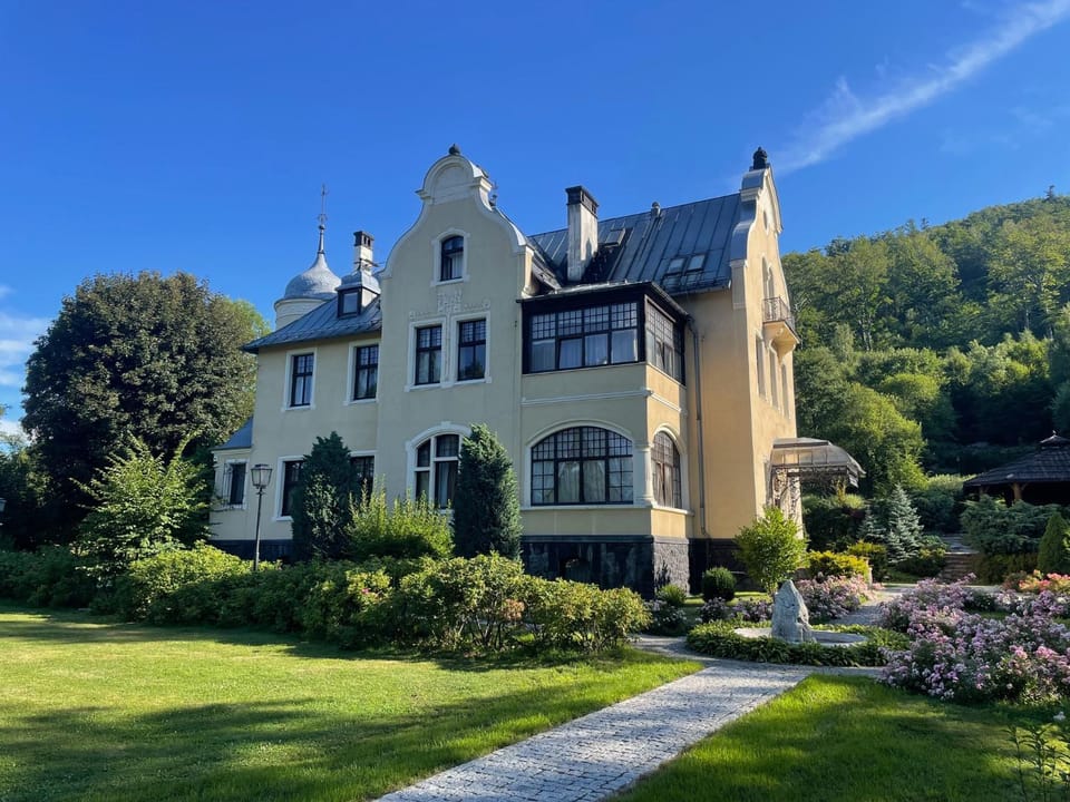 Property building, Garden