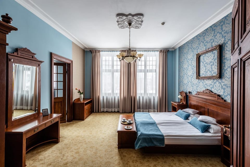 Bed, Photo of the whole room, Decorative detail, Bedroom