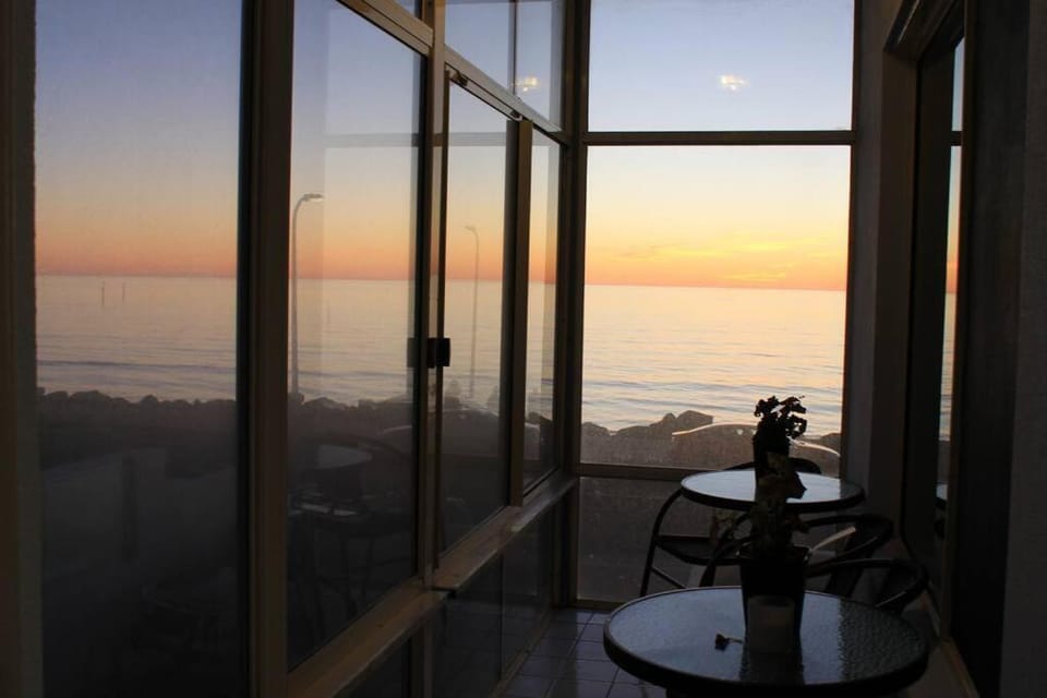 beachfront apartment 5/22 Esplanades seaviews Apartment in Adelaide