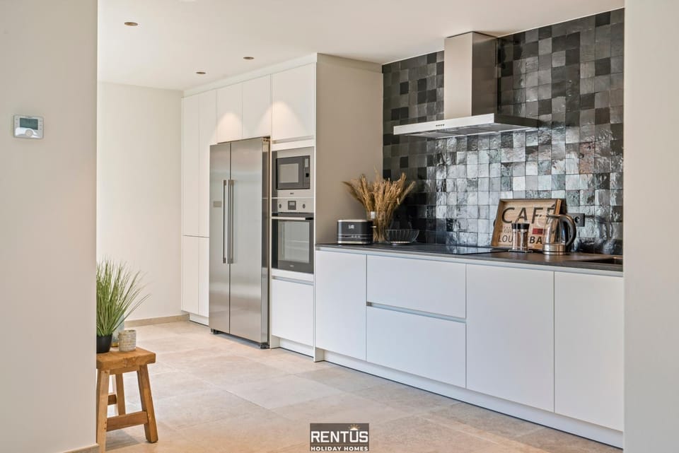 Kitchen or kitchenette, oven, stove