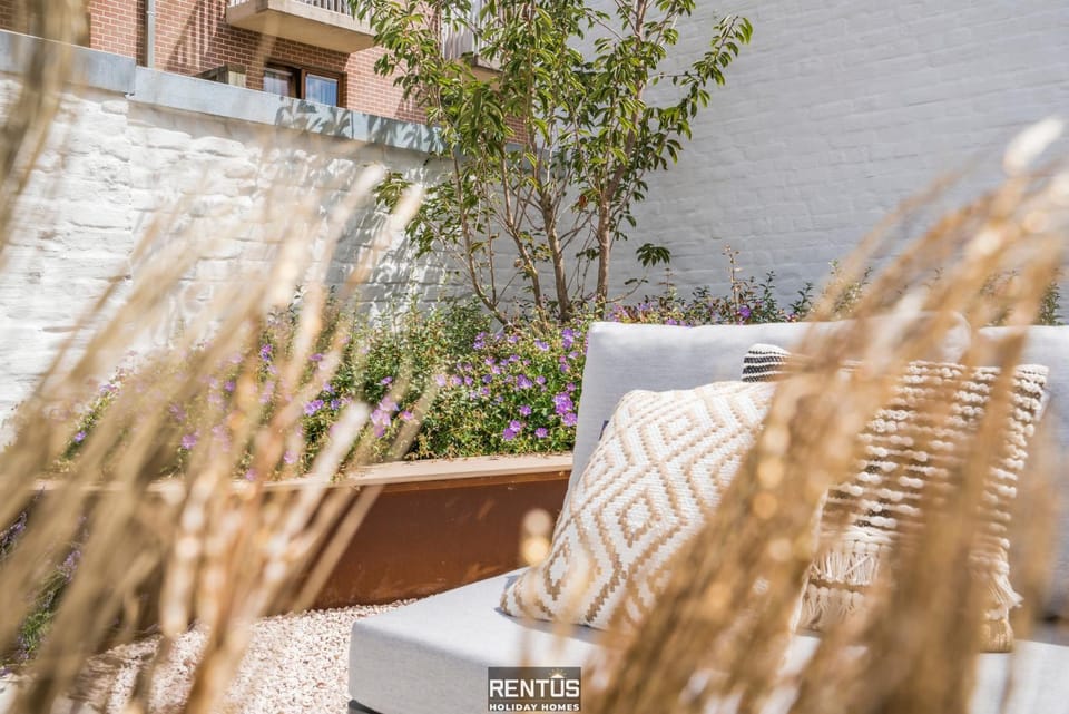 Garden, Seating area