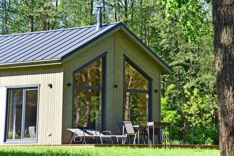 Property building, Patio, BBQ facilities, Balcony/Terrace, Balcony/Terrace, Garden view, Lake view, furniture, sunbed