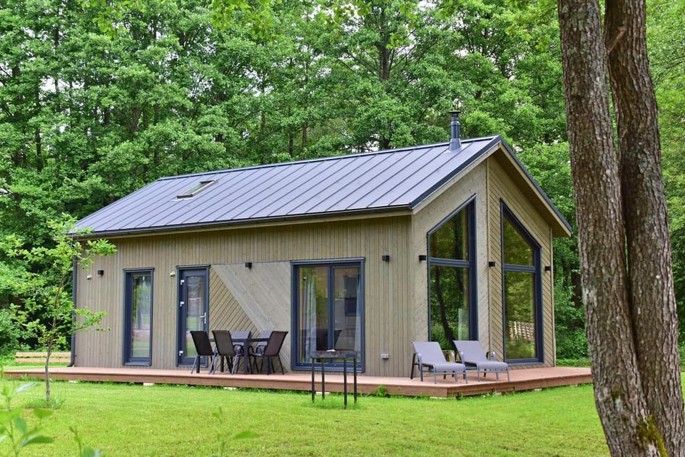 Property building, Patio, BBQ facilities, BBQ facilities, Balcony/Terrace, Balcony/Terrace, Garden view, Lake view, Lake view, furniture