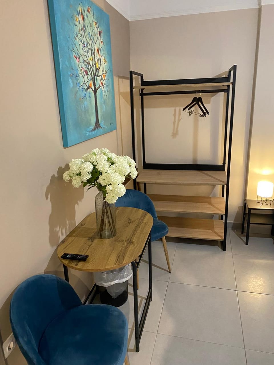 Seating area, Dining area, wardrobe