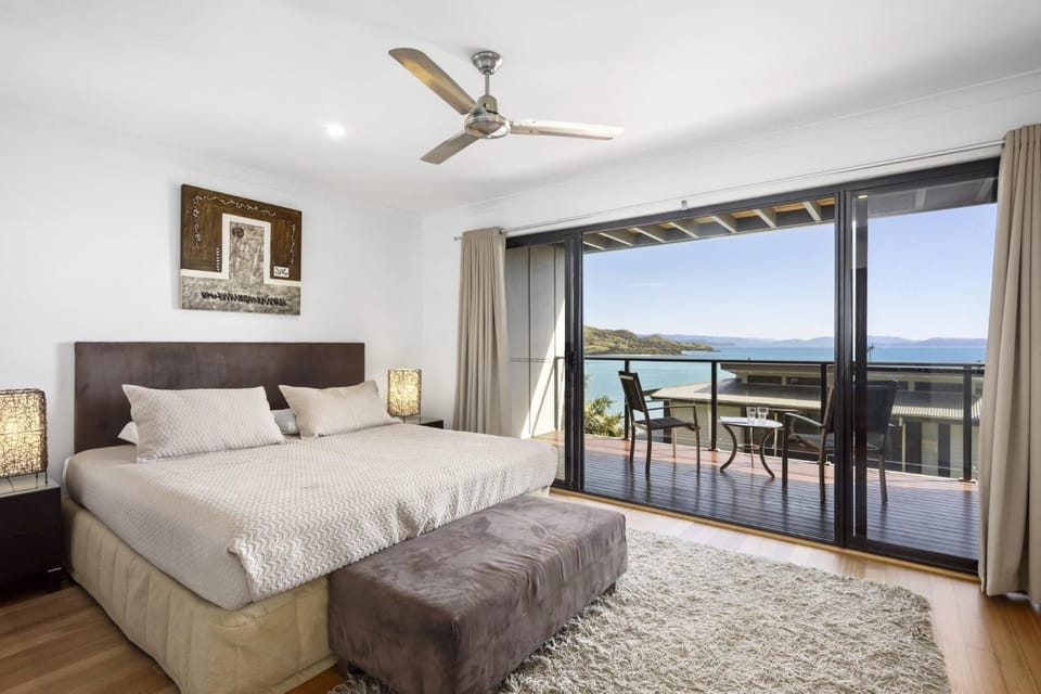 Bed, Bedroom, Sea view