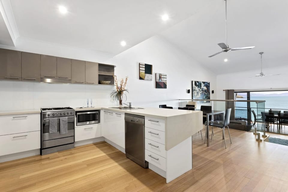 Sea view, dishwasher, pet friendly, stove, kitchen