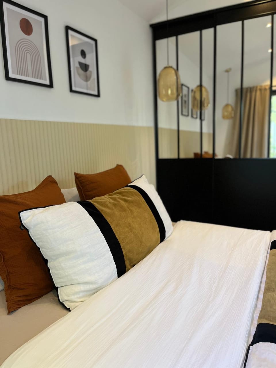 Bed, Photo of the whole room, Bedroom