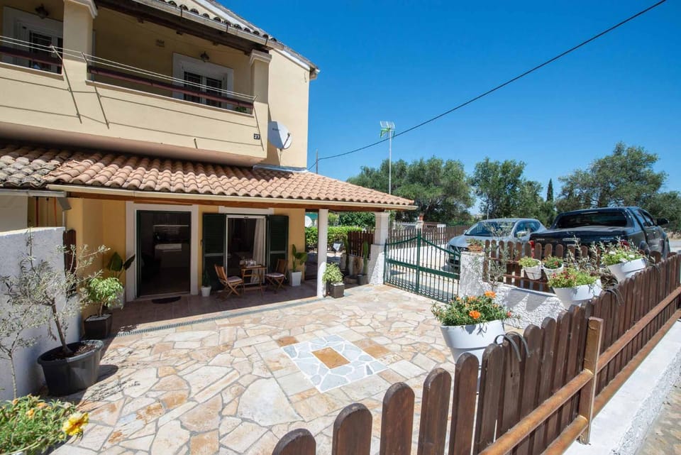 Patio, Facade/entrance