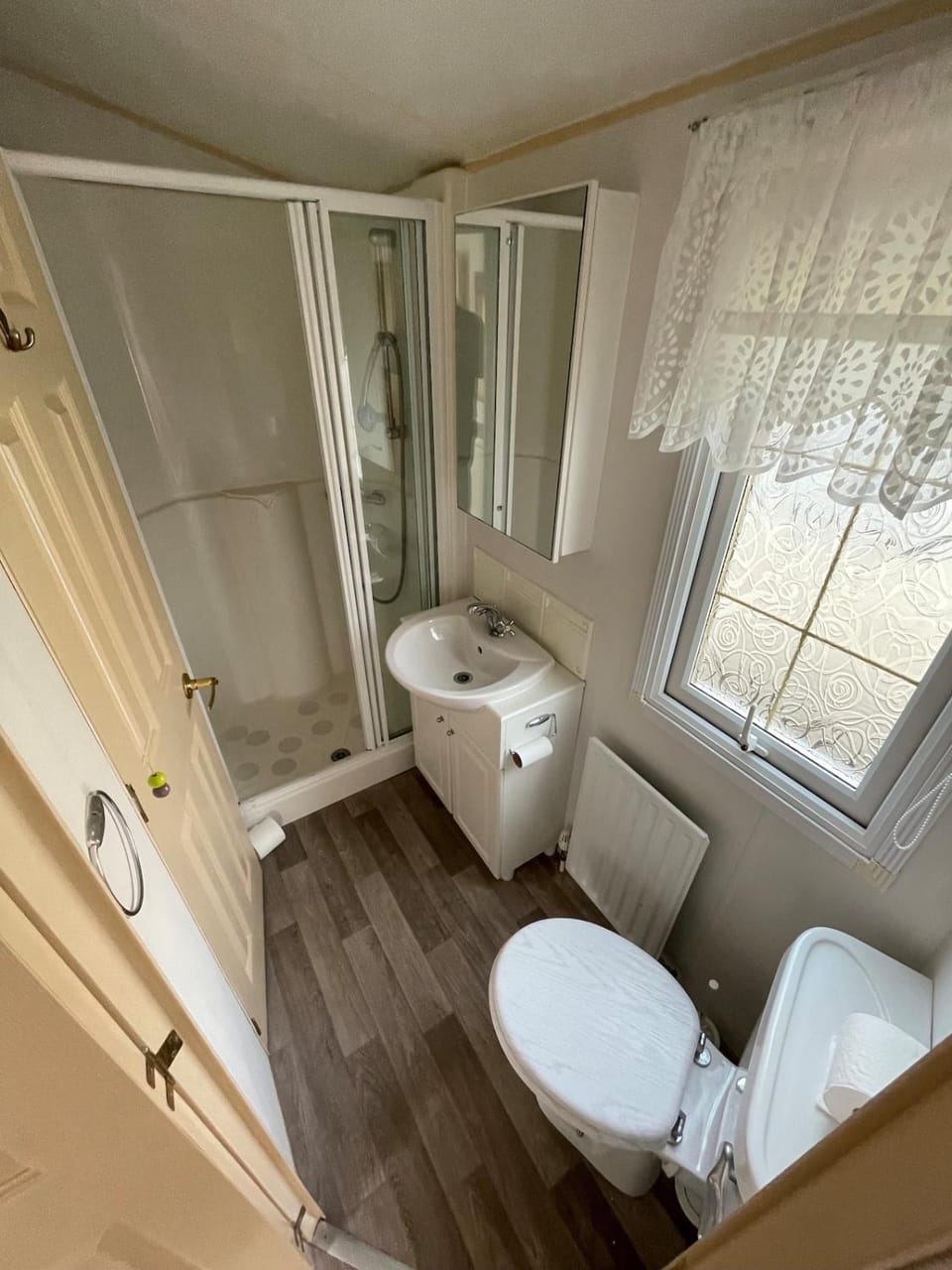 Willerby Granada 2-Bedroom Located in Uddingston, Glasgow at Maryville Caravan Site Apartment in Glasgow