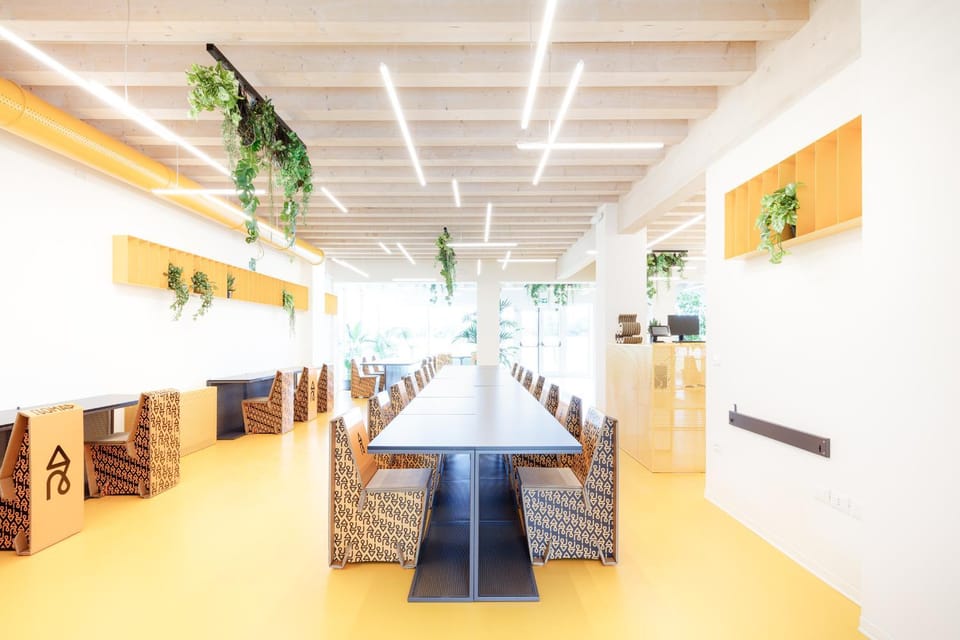 Communal lounge/ TV room