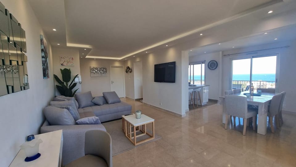 Seating area, Dining area, Sea view