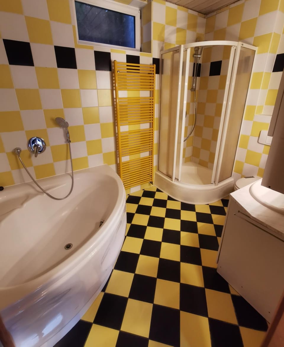 Shower, Toilet, Bathroom, Bath