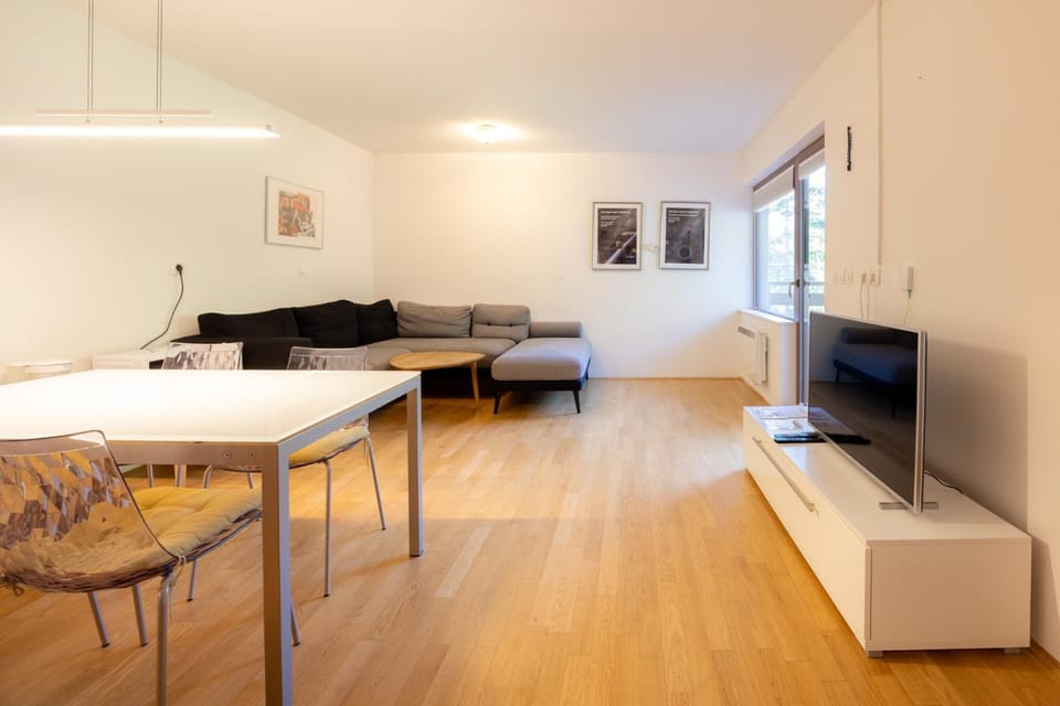 TV and multimedia, Living room, Dining area