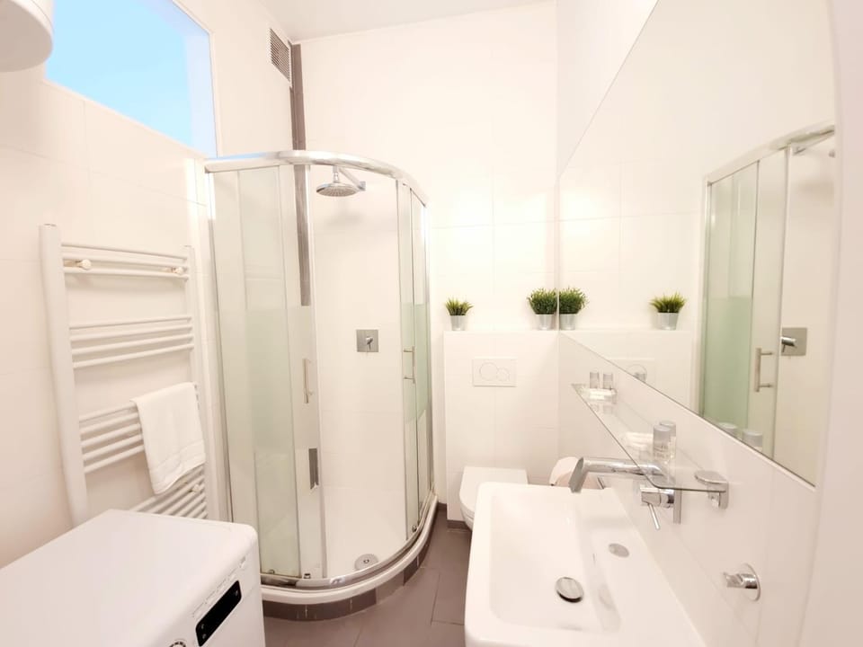 Shower, Bathroom, towels