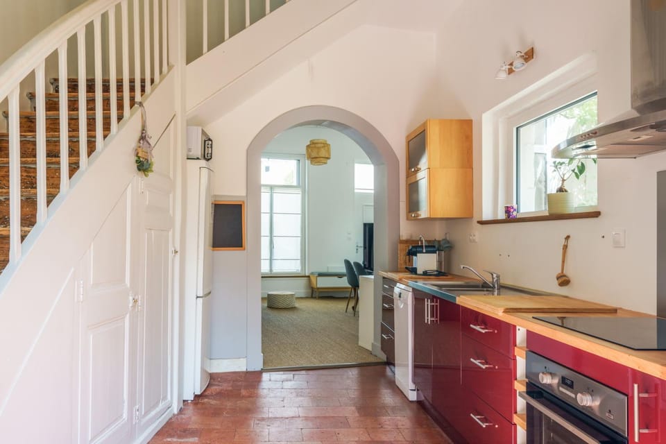 Kitchen or kitchenette, dishwasher, oven, stove