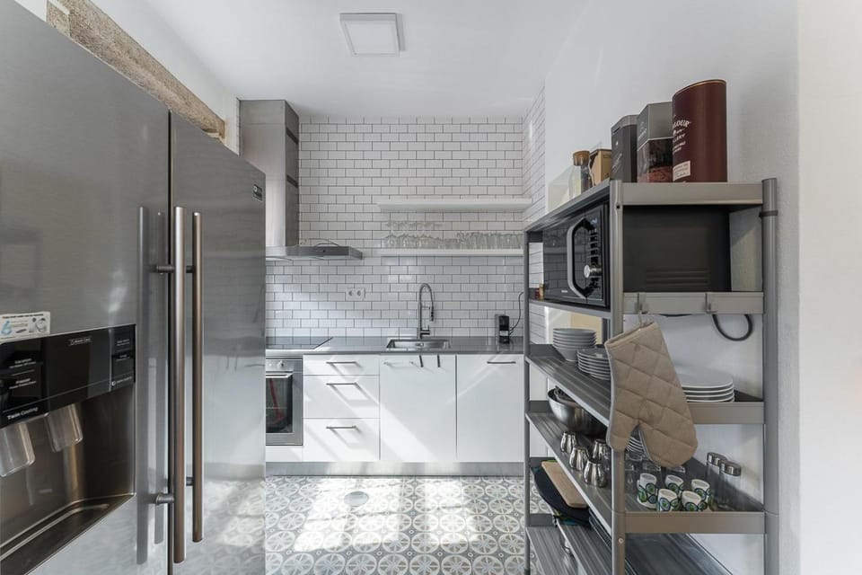 GuestReady - Modern Duplex, Neo-Classical Building House in Porto