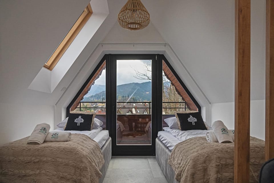 Bed, Photo of the whole room, Bedroom, Mountain view