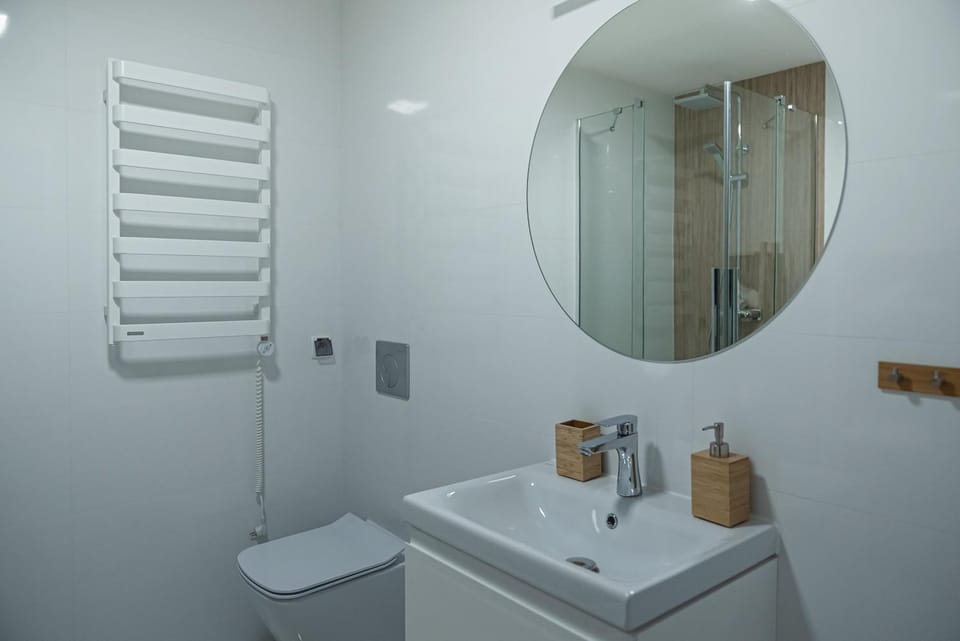 Toilet, Bathroom, towels