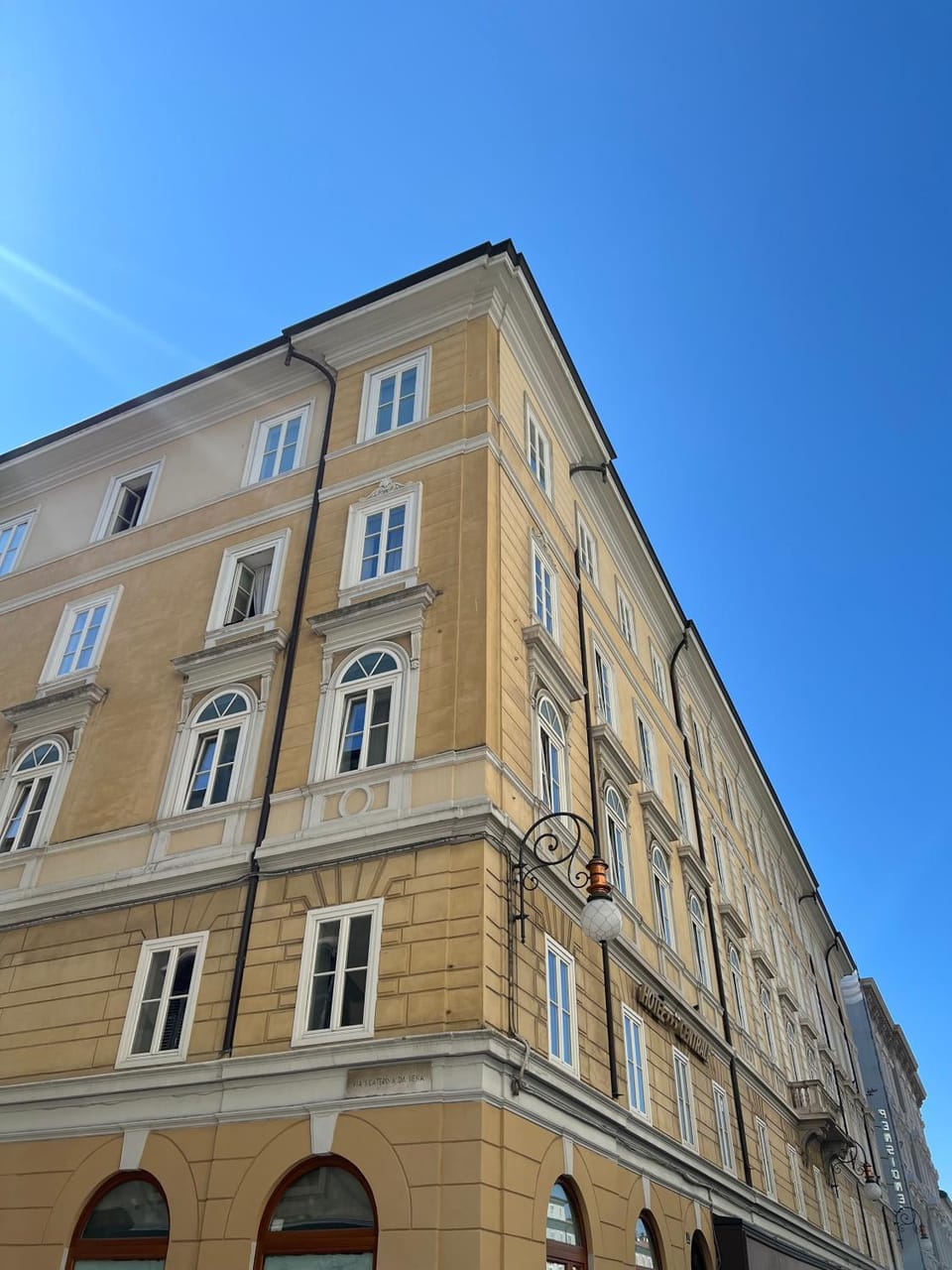 Facade/entrance