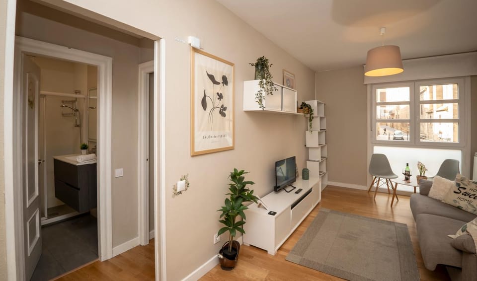 Bathroom, TV and multimedia, Living room