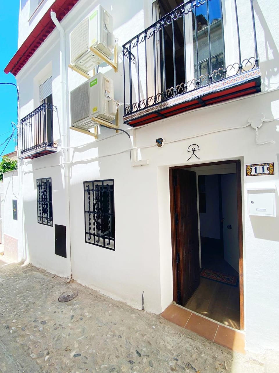 Property building, Facade/entrance, Balcony/Terrace