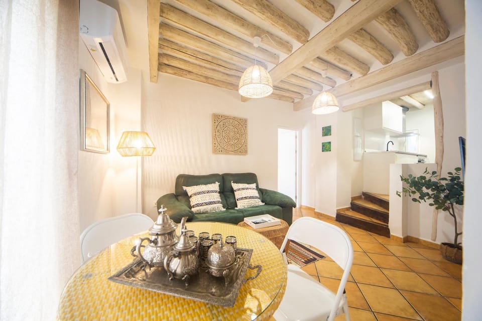Living room, Seating area, Dining area, air conditioner