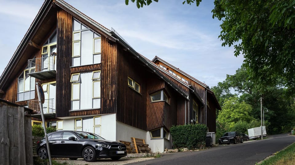 Property building, Facade/entrance, Parking