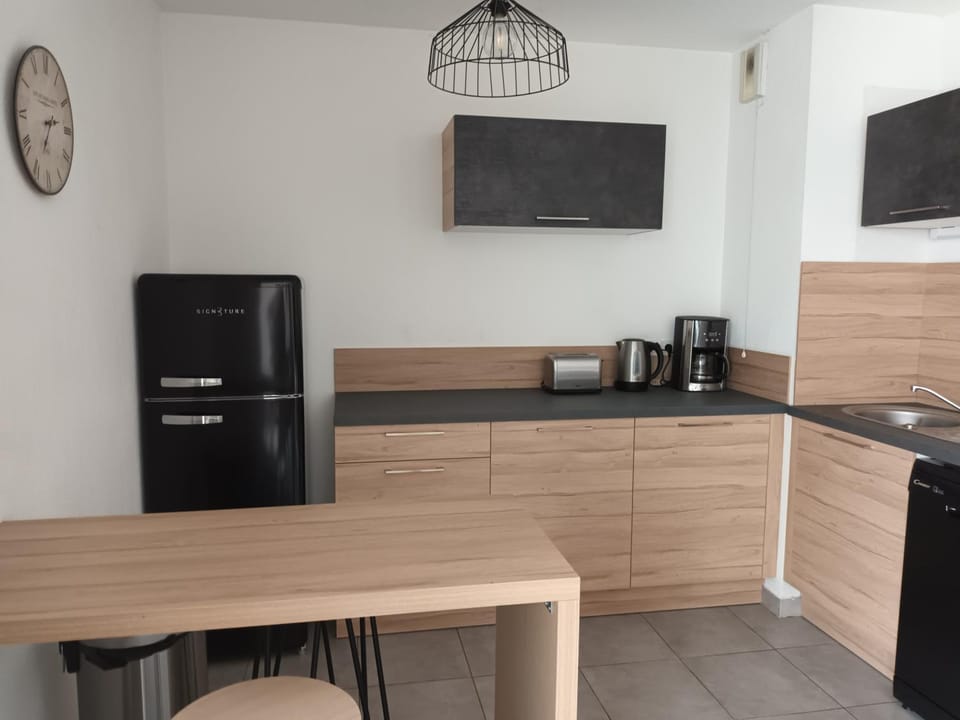 Coffee/tea facilities, Dining area