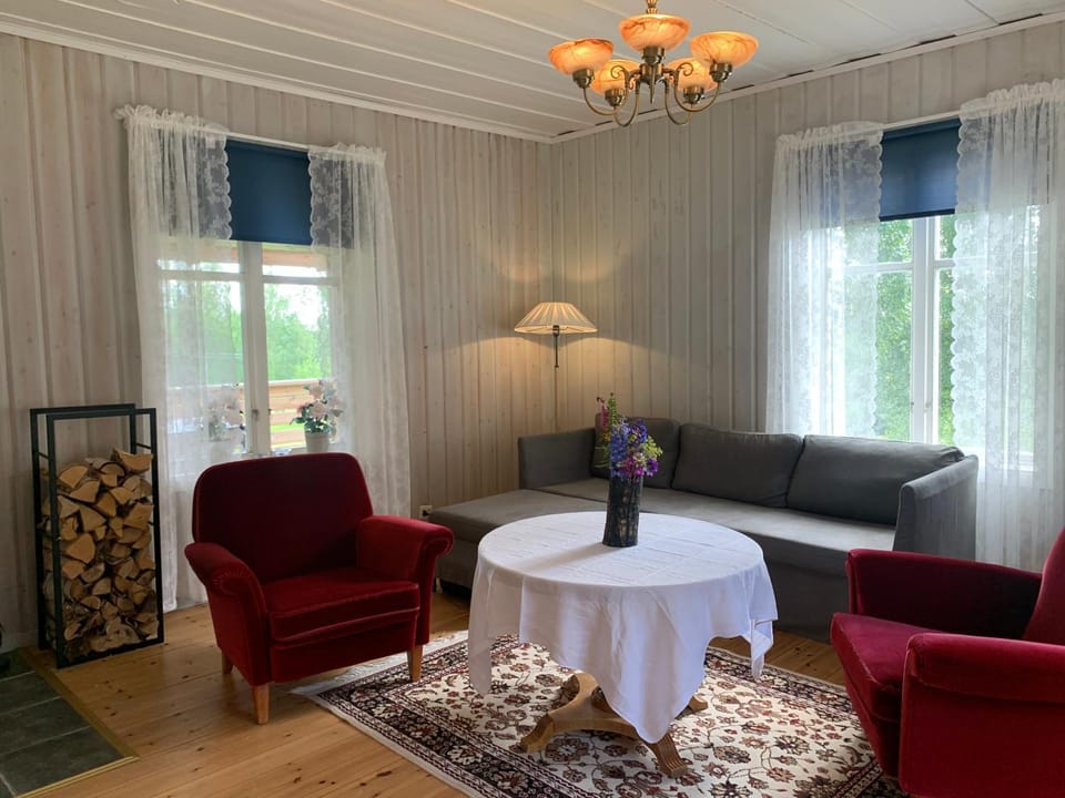 Bogärdan, cozy cabin by the Luleå River Cabin in Norrbotten County, Sweden