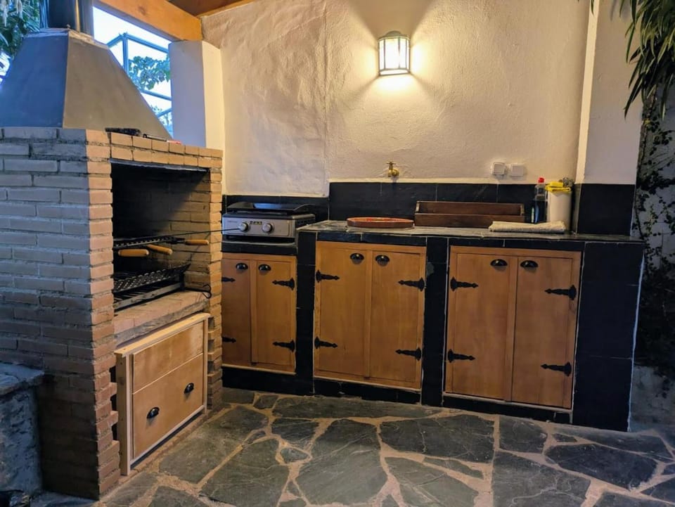 BBQ facilities, kitchen