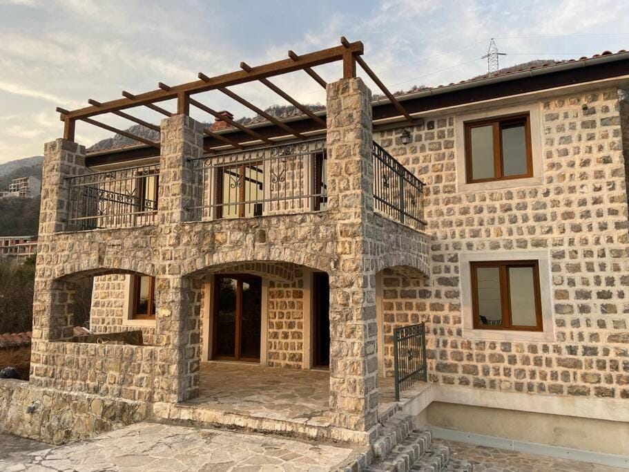 Property building, Facade/entrance