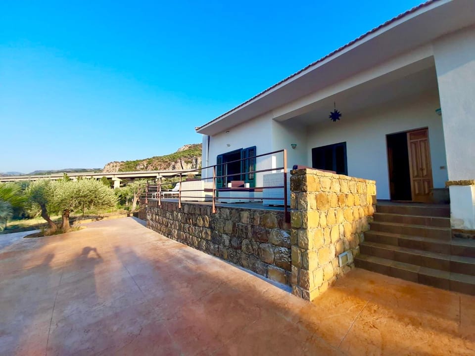 Property building, Facade/entrance, Balcony/Terrace