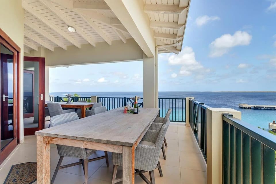 Penthouse on the Bay in Chachacha Beach Apartments Apartment in Venezuela