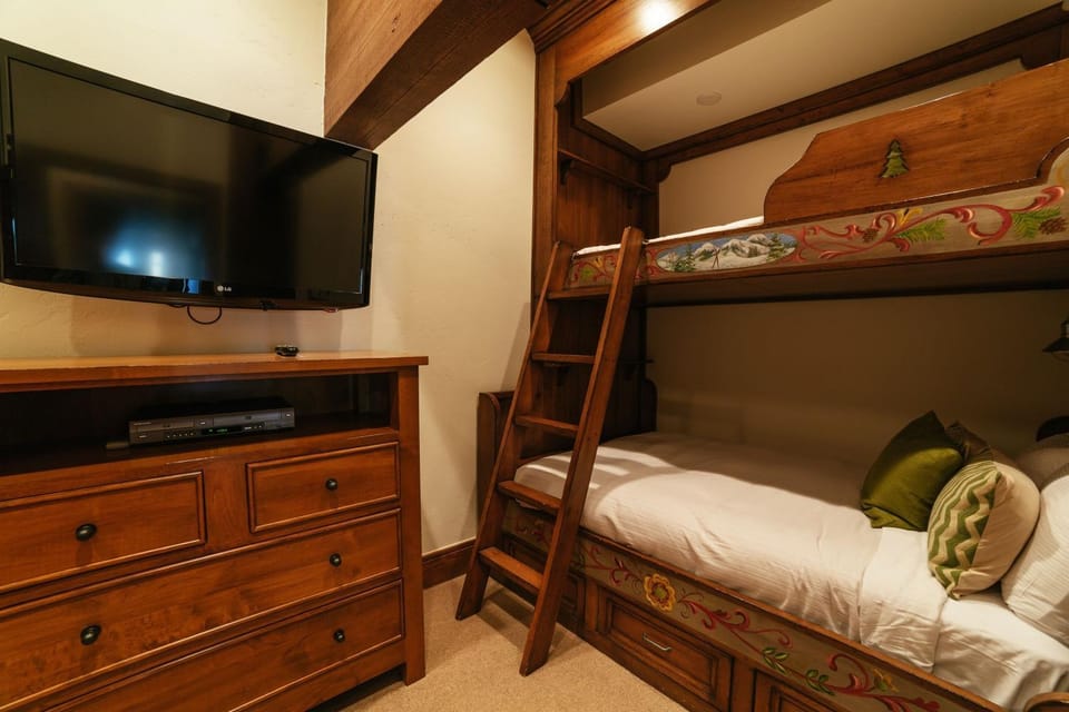 Flagstaff Two Bedroom Apartment in Deer Valley