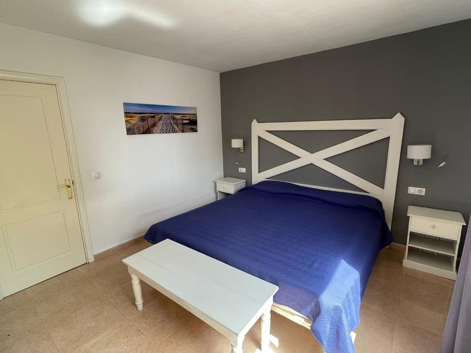 Bed, Photo of the whole room, Bedroom, bunk bed
