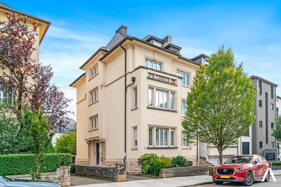 Property building, Day, Neighbourhood, Street view, Location