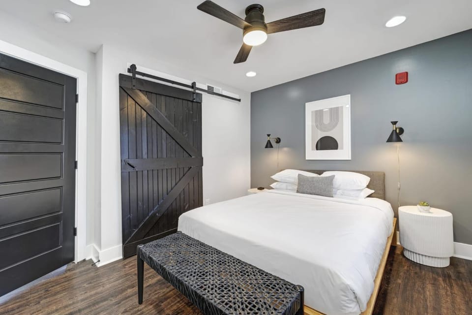 Bed, Photo of the whole room, Bedroom