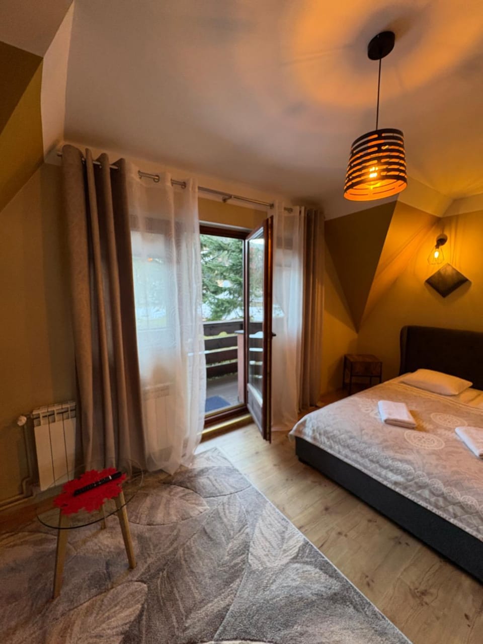 Bed, Photo of the whole room, Bedroom, internet, towels