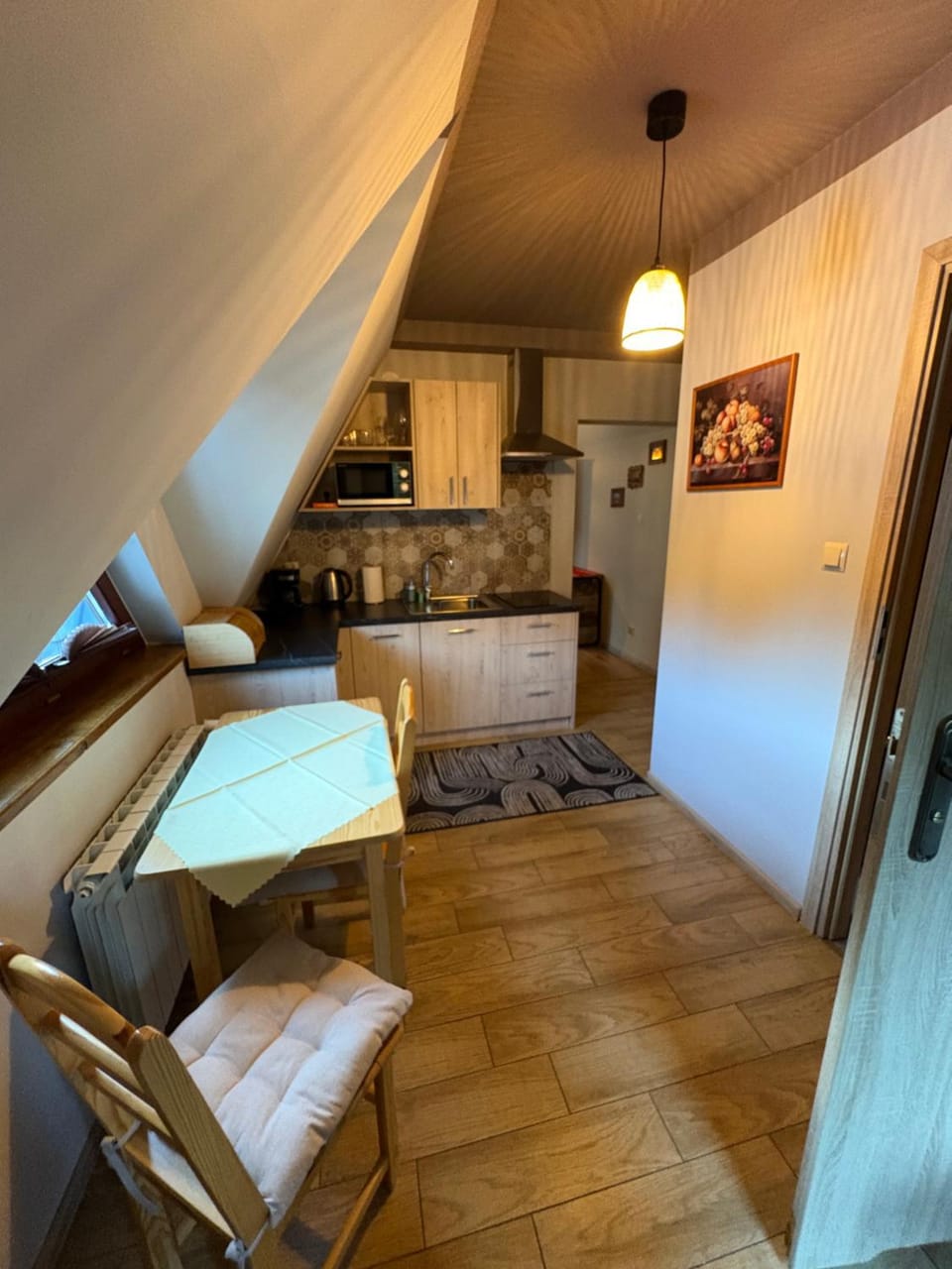Kitchen or kitchenette, Dining area, stove