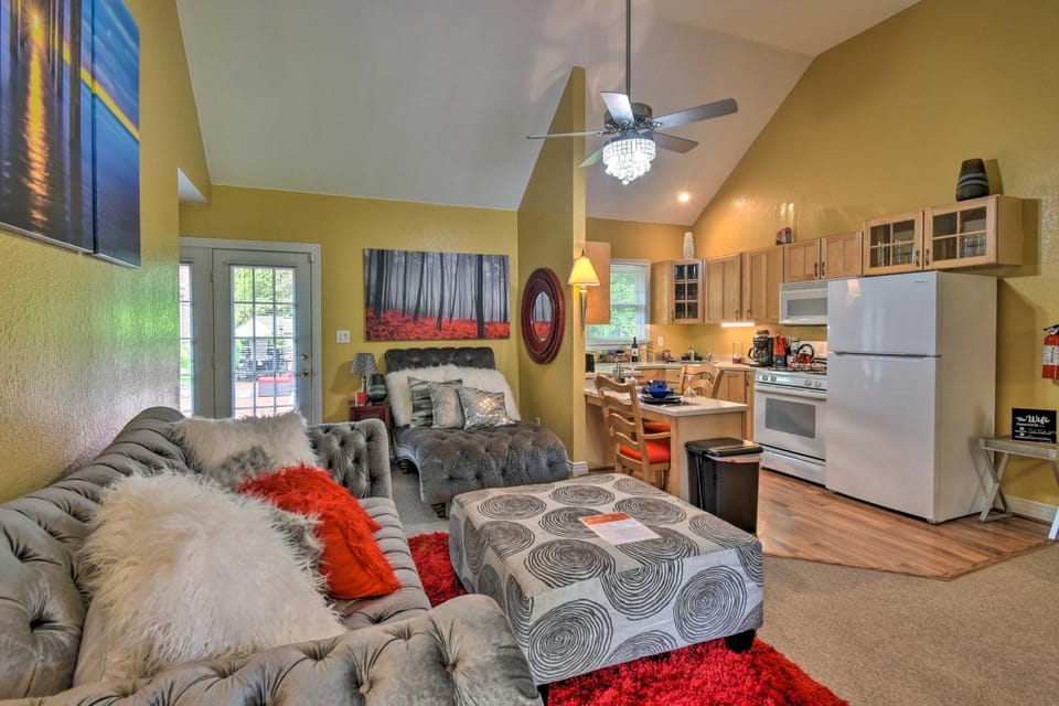 Bright Chesapeake Home Near Shopping & Dining House in Portsmouth