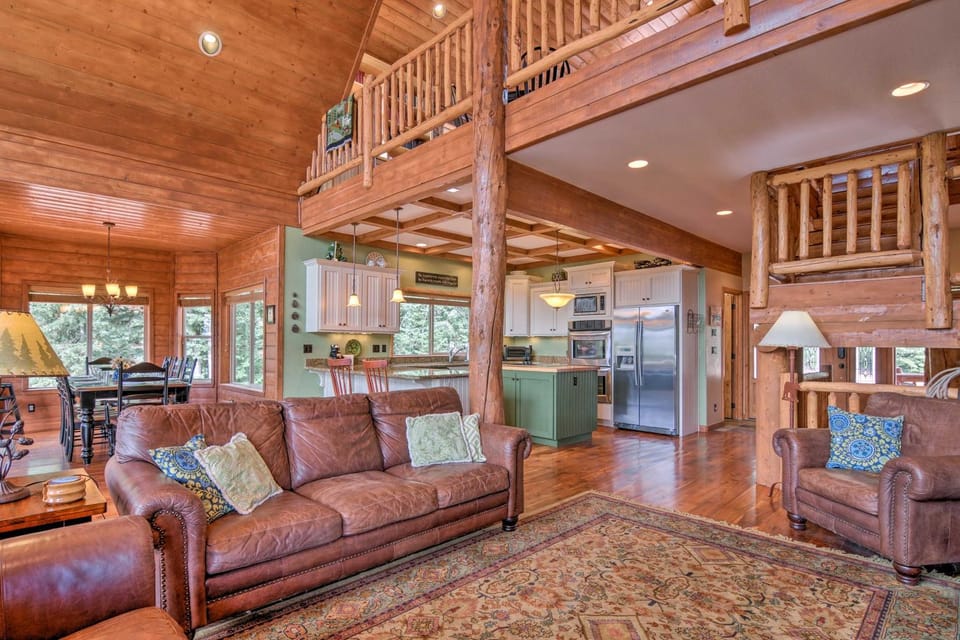 Duck Creek Village Chalet w/ Fire Pit & Decks House in Utah