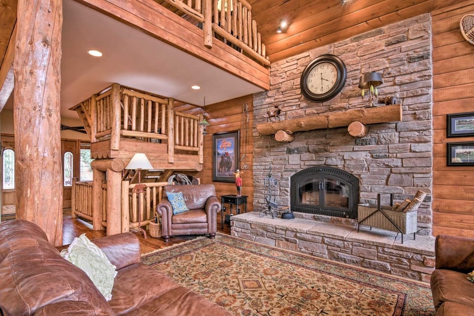 Duck Creek Village Chalet w/ Fire Pit & Decks House in Utah